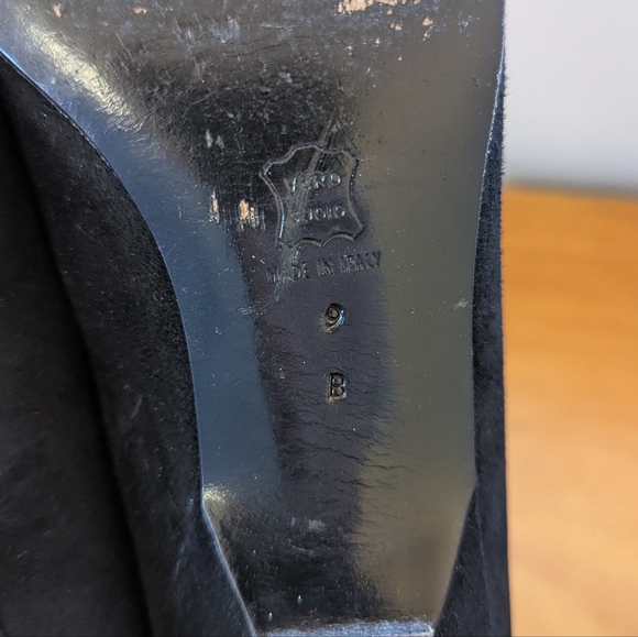 Vintage Black Suede Loafers‎ With Gold Corner Accents - Picture 13 of 14